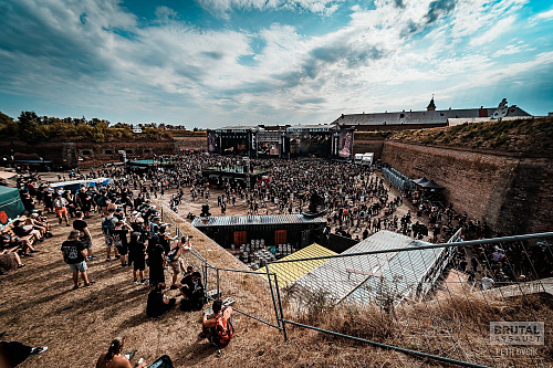 Druhý den na metalovém festivalu Brutal Assault v pevnosti v Josefově (6. srpna...