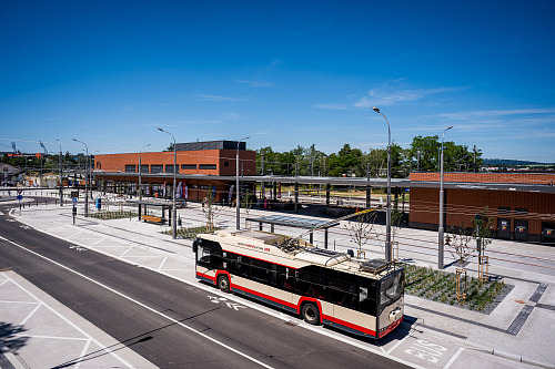 V Jihlavě se otevřel nový centrální dopravní terminál za 1,8 miliardy korun....