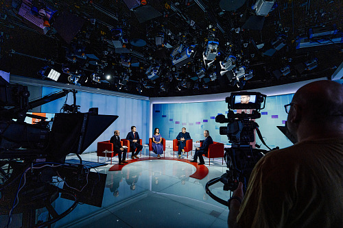 Nová debata ČT slíbila nový formát, dynamiku a interaktivní přístup.. (30....