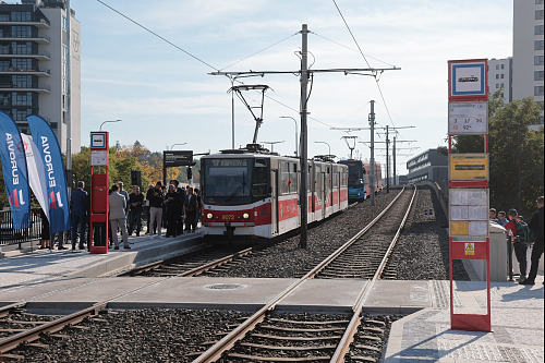 Praha otevřela nový pár tramvajových zastávek Hodkovičky. (7. října 2026)