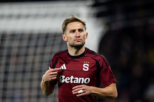 Sparťanský útočník Jan Kuchta se raduje z gólu.