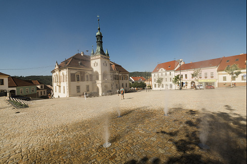 Kompletní proměna náměstí Míru v Tišnově na Brněnsku vyšla na 164 milionů...