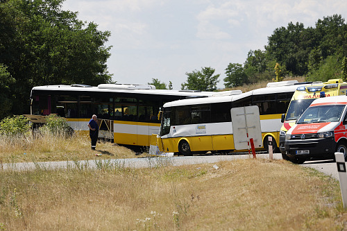 Na Znojemsku se střetly dva autobusy, na místě je 40 zraněných. (18. července...