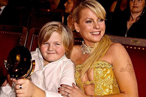 Iveta Bartošová se synem Arturem v roce 2009