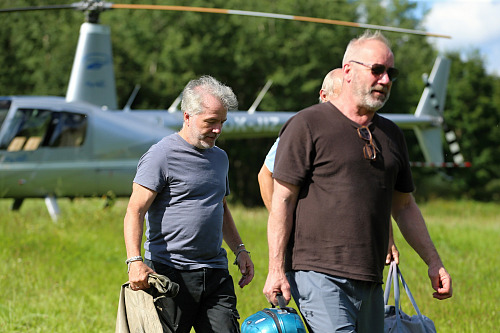 David Koller a Steve Lyon (vlevo) přiletěli na Benátskou vrtulníkem. (24....