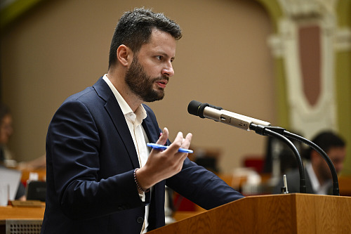 Mimořádné jednání pražského zastupitelstva svolané na žádost opozice, 27....