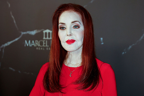 Priscilla Presleyová na společenské akci Night of Lifestyle Remus vsadila na...
