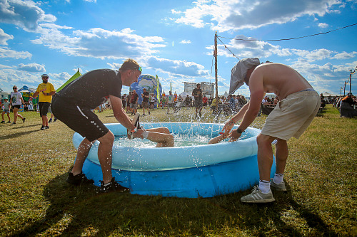 Oproti pátku si v sobotu lidé na festivalu užili to pravé léto.