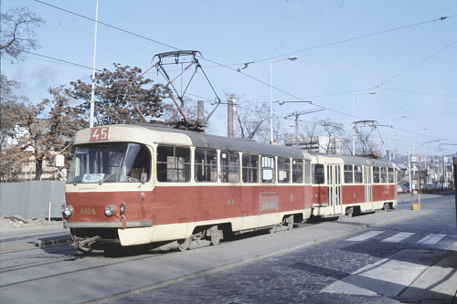 Spojení tramvají označované jako PX. Souprava je složená z dvou tramvají...