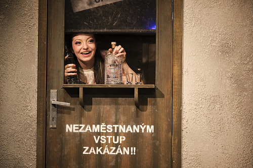 Komedii Mucha, Mucha, Mucha na objednávku pro brněnské Národní divadlo napsal...