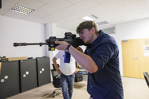 V sídle společnosti VR Group prožijí trénující díky nejmodernějším technologiím...