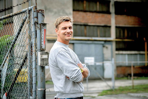 Filip Košťálek se kolem hudby pohybuje už více než 10 let. V ostravském...