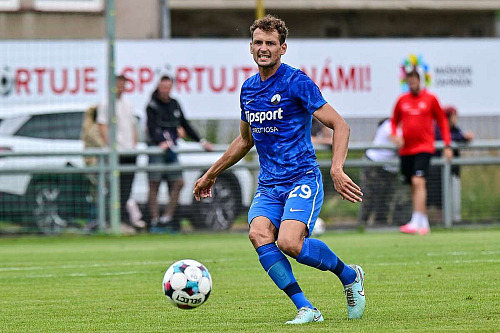 Obránce Lukáš Hůlka v přípravném utkání Slovanu Liberec.