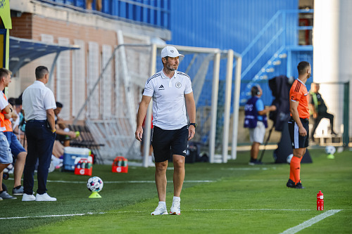 Trenér zlínských fotbalistů Bronislav Červenka během domácího zápasu s...