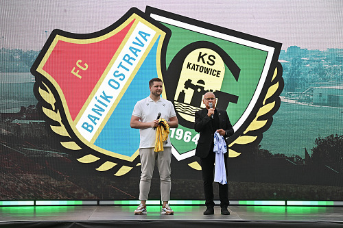 Výkonný ředitel ostravského fotbalového klubu Matěj Šturala (vlevo) a Slawomir...