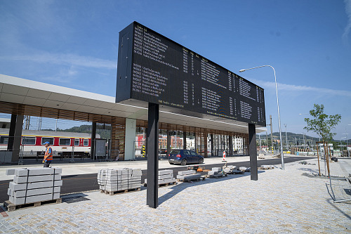 Dopravní terminál na autobusovém nádraží ve Vsetíně. (červenec 2026)