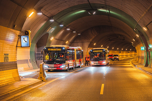 Pražský tunelový autobus linky 145 absolvoval další zkušební jízdu v tunelovém...