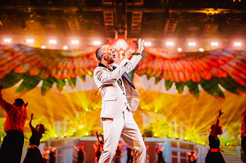 Devadesátky nestárnou. DJ BoBo vrací na scénu hity, na kterých jsme vyrostli