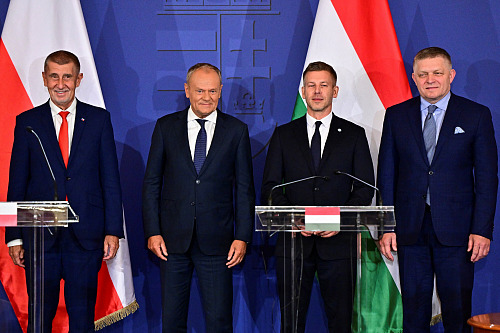 Andrej Babiš, Donald Tusk, Peter Magyar a Robert Fico na schůzce premiérů zemí...