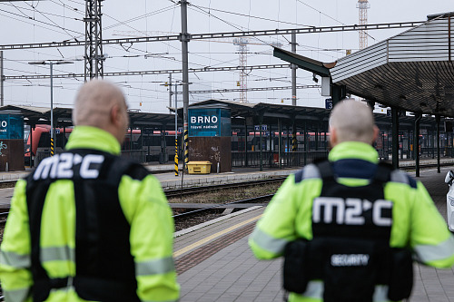 V Brně hlídá bezpečnost na nádraží vedle policie a strážníků i dvojice...