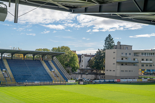 Tribuny na fotbalovém stadionu ve Zlíně (13. říjen 2025)