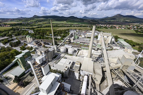 V cementárně Holcim otevřeli novou výrobní linku na kalcinované jíly. (září...