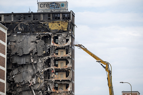 Demolice torza 34. budovy v baťovském areálu ve Zlíně. (10. srpna 2026)