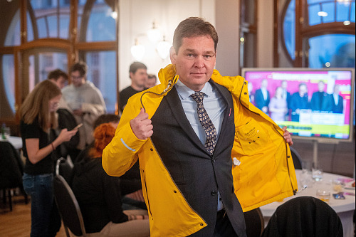 Lídr Živé Lípy Jakub Mencl ve své typické žluté bundě.