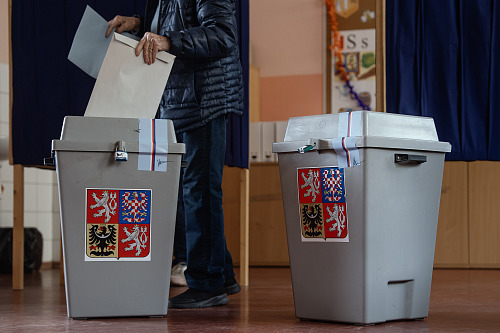 V Česku začaly komunální a senátní volby. (9. září 2026)