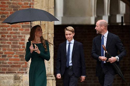 Princezna Kate, princ George a princ William v první školní den na Eton College...