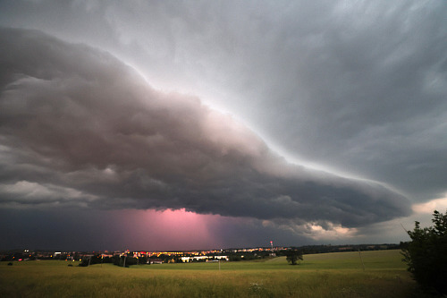 Jihlavu zasáhly bouřky. Objevila se i takzvaná squall line (čára húlav) - pás...