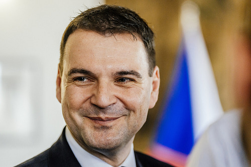 Ministr zahraničí Petr Macinka ve čtvrtek v Černínském paláci udělil medaili...