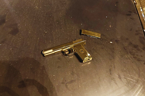 Mladík v Pardubicích vyděsil kolemjdoucí pistolí. Ukázalo se, že je na kuličky....