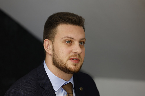 Na stav stadionu a zázemí upozornili na společné tiskové konferenci 11. března...