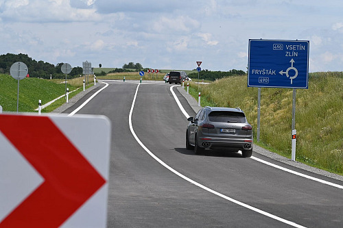 Silničáři otevřeli kompletní úsek dálnice D49 mezi Holešovem na Kroměřížsku a...