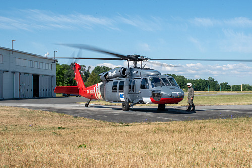 Český vrtulník Black Hawk v neděli ráno odstartoval z letiště v Hoříně na...