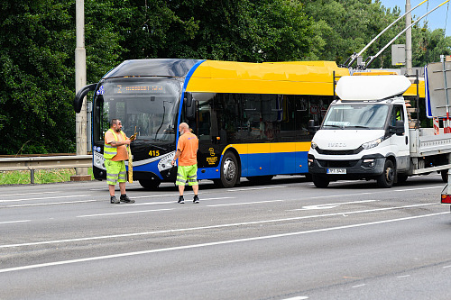 Silničáři otevřeli opravovaný úsek výpadovky ze Zlína v Loukách o den dříve,...