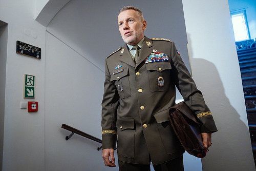 Kandidát na náčelníka generálního štábu Miroslav Hlaváč, kterého jednomyslně...