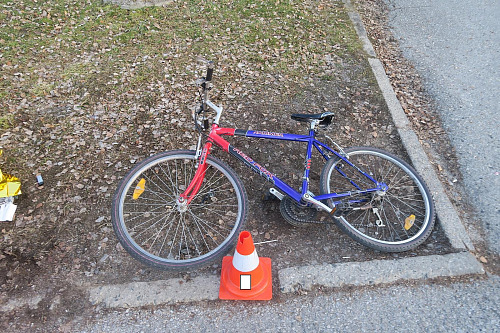 Zraněný cyklista letěl do budějovické nemocnice vrtulníkem.