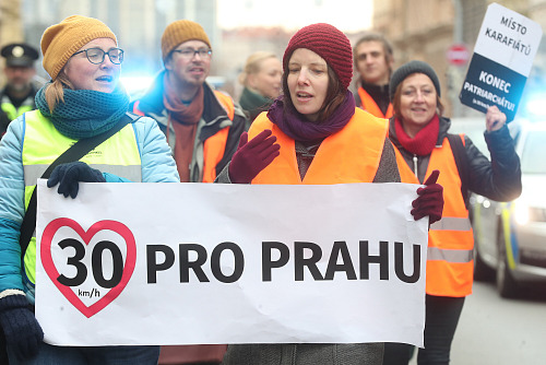 Veřejný pochod s požadavkem snížit rychlost v Praze na 30 km/h a upozornit na...