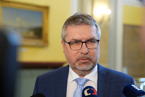 Ministr zemědělství Martin Šebestyán přichází na schůzi vlády, která projedná...