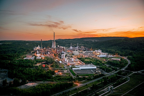 Technologii na recyklaci pneumatik rozjede SUAS Group v areálu ve Vřesové.