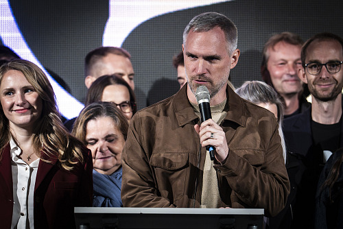Tisková konference Pirátů v pražském štábu v Trojském pivovaru. Včele předseda...