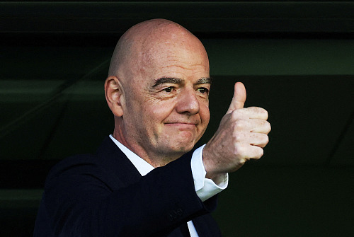 Gianni Infantino na zápase MS žen do 20 let.