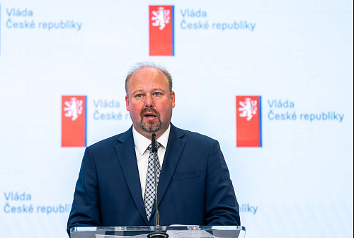 Vláda rozhodla, že s sebou nevezme prezidenta Pavla v červenci na summit NATO v...