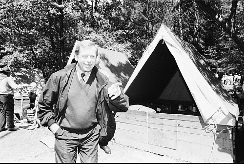 Václav Havel na výletě s českými skauty. (1993)