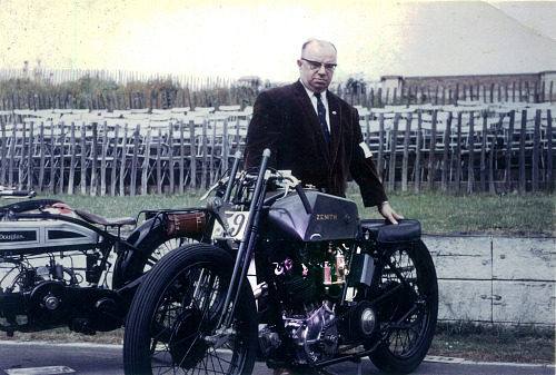 Erwin Tragatsch v Anglii v roce 1968 u Zenithu 996 cm3 (1926). Motocykly tohoto...