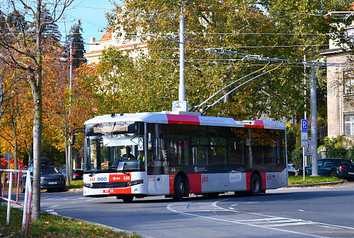 Trolejbus Bozankaya SNG 12T na lince 53.