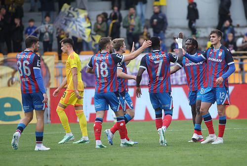 Plzeňští fotbalisté slaví gól v zápase MOL Cupu proti Jihlavě.
