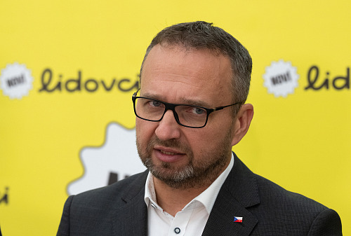 Marian Jurečka (KDU-ČSL) na tiskové konferenci poslaneckého klubu KDU-ČSL ve...